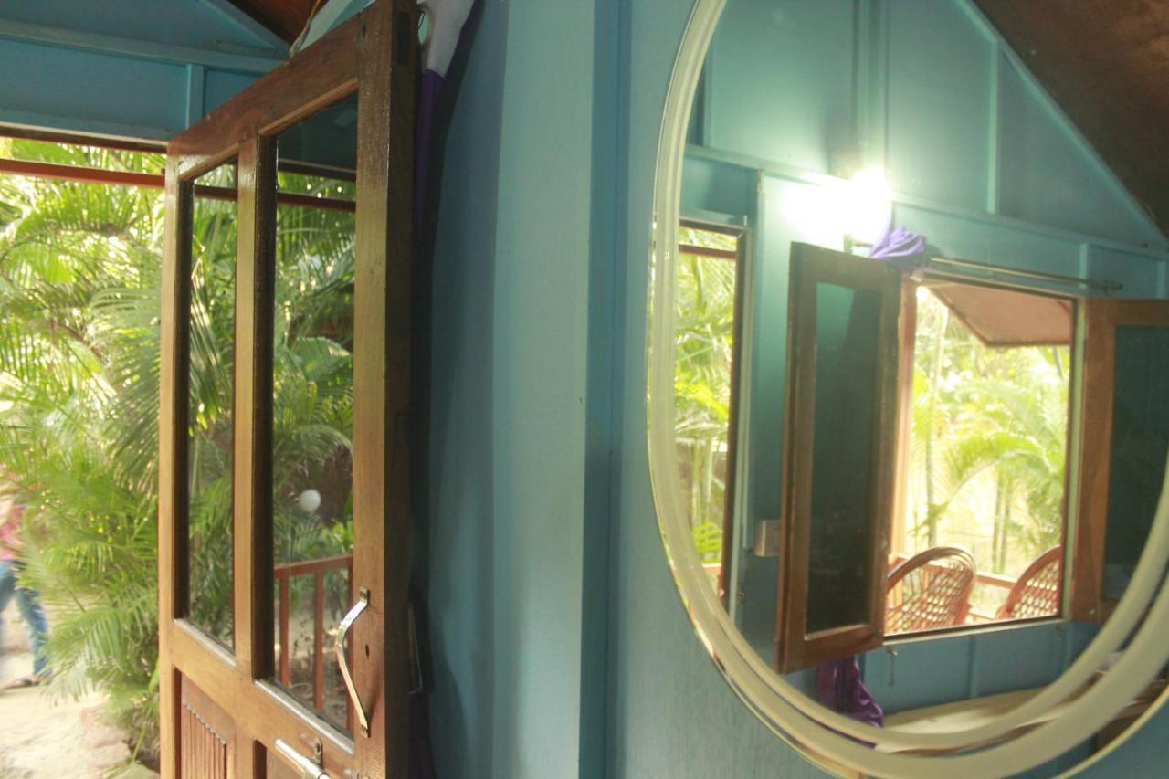 Sea Bird Beach Cafe & Cottages Морджим Экстерьер фото
